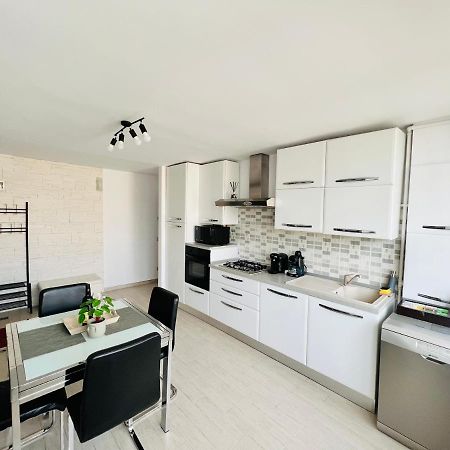 Denis Apartament ทูร์ดา ภายนอก รูปภาพ