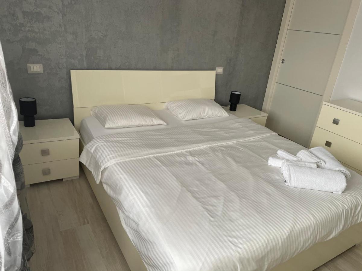 Denis Apartament ทูร์ดา ภายนอก รูปภาพ
