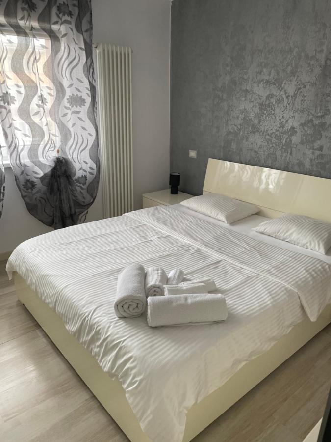 Denis Apartament ทูร์ดา ภายนอก รูปภาพ
