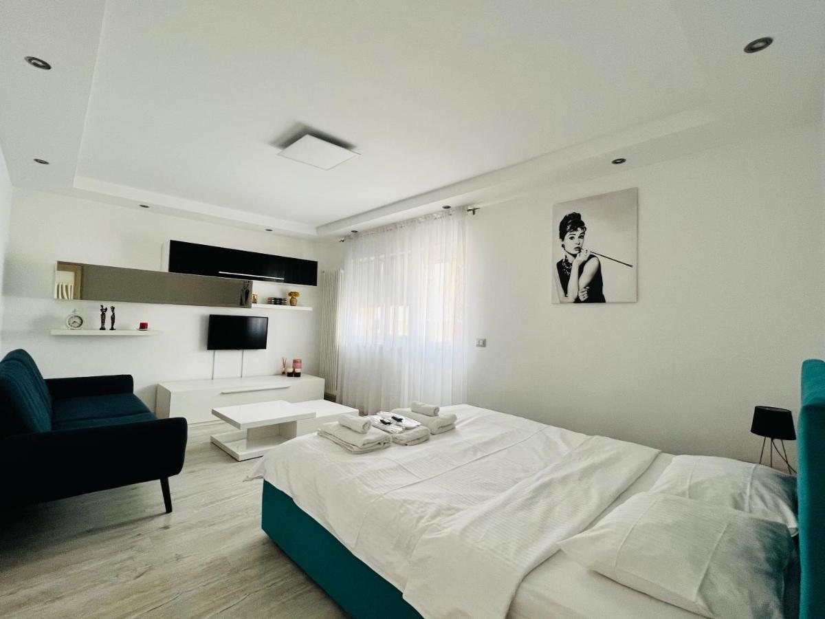 Denis Apartament ทูร์ดา ภายนอก รูปภาพ